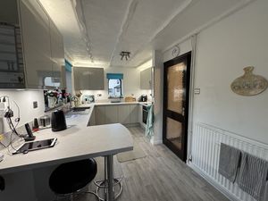 BREAKFAST END TO KITCHEN- click for photo gallery